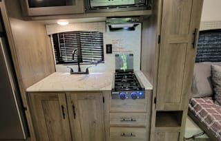 Casey & Crystal's Kid Friendly Vacation on Wheels