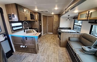 Perfect kids camper! 2 Baths & Washer! Sleeps 9+