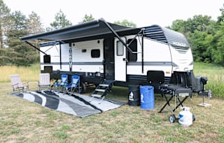 Loaded Brand New 2022 Keystone Hideout Sleeps 10
