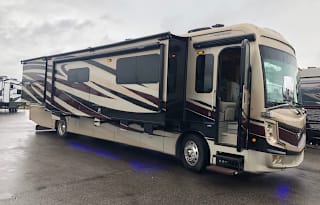 2017 Fleetwood Discovery 39F     WE CAN DELIVER - SET UP and PICK UP