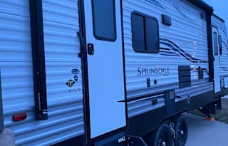 Great camper for the family and small dog!