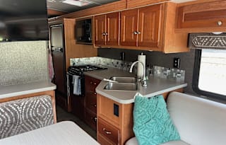 Winnebago Sunstar 29VE - Sleeps Up to 7