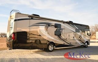 2018 Thor Motor Coach Miramar 37.1