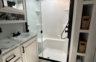 2023 East to West Ahara 378BH-OK W/Huge Bunkhouse
