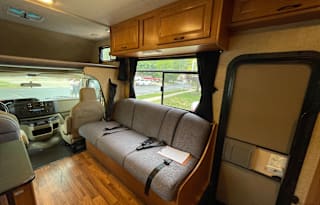 ** 2015 Thor Majestic ** FUN Family Approved **