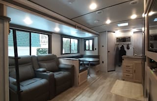 Stocked, Pet Friendly Coachmen 29' Delivery Only
