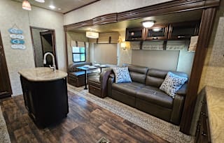 2 Bedroom, 2 Bath Luxury RV