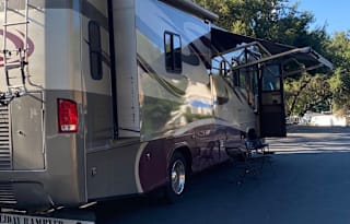 Eddie's Cozy Holiday Rambler
