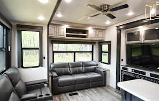 2022 Glamping Keystone Avalanche 5th wheel