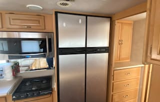 2005 Dolphin Motor Coach Dolphin A
