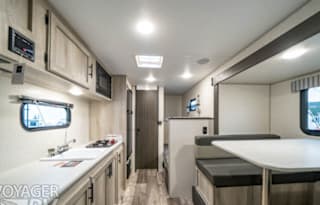 Cute camper w/bunkbeds-2022 KZ Sportsman181BH