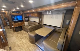 2017 Thor Motor Coach Challenger 37TB