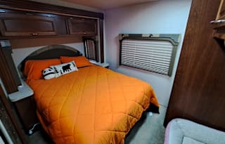 2008 Fleetwood RV Tioga 31M - Self Leveling