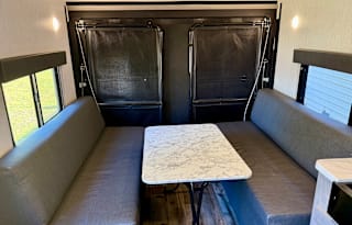 2022 Dutchmen RV Coleman Lantern Series 251TQ