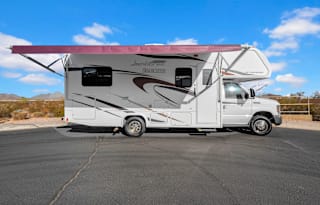 Your Home on Wheels: Stylish & Spacious Motorhome