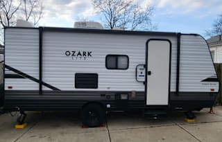 Sleeps 6, Lightweight & Easy to Tow!