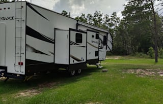 Not available 2017 Heartland Sundance 3700RLB