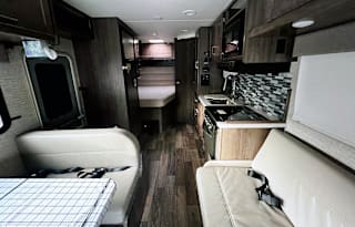 2020 Winnebago Spirit 25B