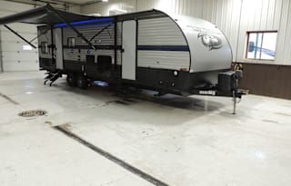 New RV. Sleeps 9! Unlimited Miles! Generator.