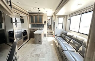 "Rollin Rogue" Luxury RV