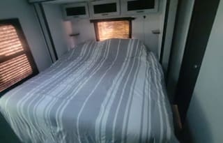 Beautiful Luxury travel trailer w/ King size bed