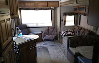 Zach & Alyshias Keystone sprinter fifth wheel