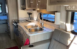 NEW Coachmen Pursuit 32WC
