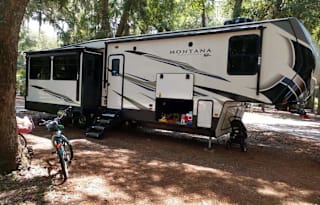 2020 Montana High Country 331RL, Sexy Girl