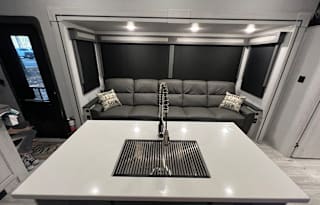 Luxurious Brand New 2025 East to West Ahara 390DS