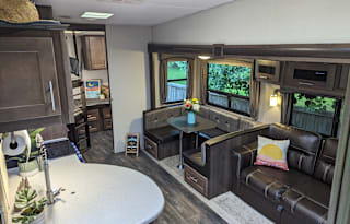 Enjoy Chattanooga, TN in an RV that sleeps 10!