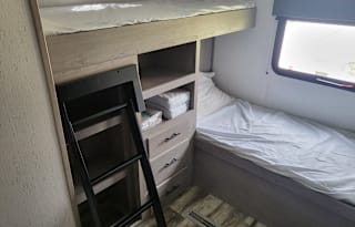 2022 Dutchmen RV Coleman Lantern Series 334BH