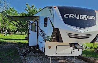 Delivery Only - Huge space 5th wheel