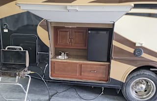 2015 Thor Motor Coach Hurricane 34J