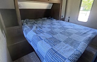 2019 Cherokee Grey wolf 29TEW