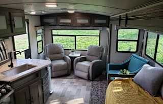 2020 Cruiser MPG 2650RL *King Bed* Rear Living