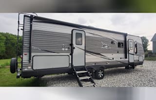 Fully Stocked '21 Bunkhouse w/ Private Queen Entry