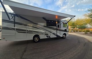 2024 Fleetwood Flair – Ultimate Luxury on Wheels!