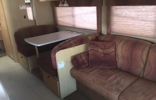 2008 Winnebago Outlook 31C