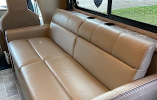 2022 Thor Motor Coach Magnitude BH31