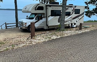 2020 Thor Four Winds 28Z with amenities of home.