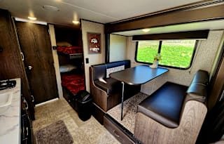 Hocking Hills RV with bunks and slide out