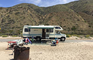 Freddy - 1989 Winnebago Spirit 27Q