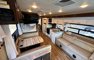Renovated - WiFi, Pets, Jeep, Off-Grid, 24/7 Help