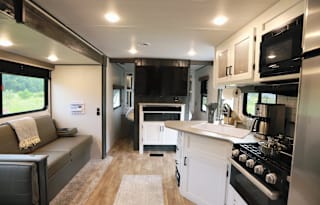 Loaded Brand New 2022 Keystone Hideout Sleeps 10