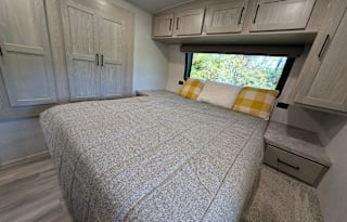Flagstaff Micro Lite | Modern and cozy w/ 2 slides