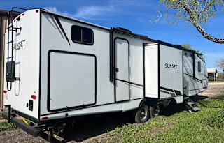 2023 CrossRoads RV Sunset Trail Super Lite SS331BH
