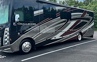 2021 Thor Motor Coach Challenger 35MQ