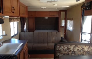 Great RV to Camp **Delivery and pickup to Vail Lake KOA Included
