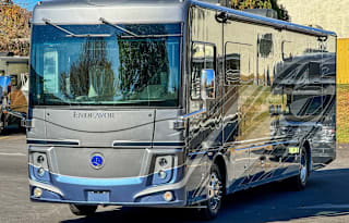 Holiday Rambler Luxury Coach /2 Full Baths & Bunks
