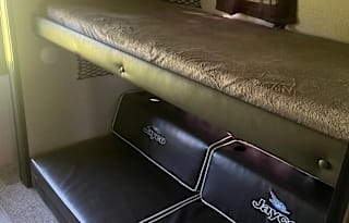 Take flight in our 2020 Jayco Jay Flight 32BHDS